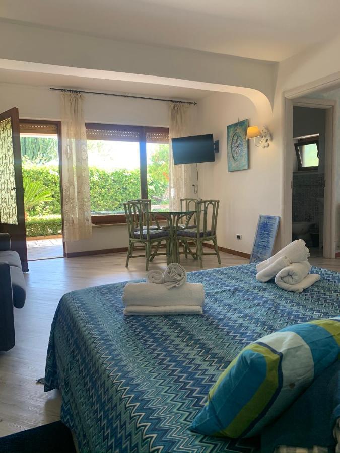 Un Ospite A Fontania Bed & Breakfast Gaeta Bagian luar foto