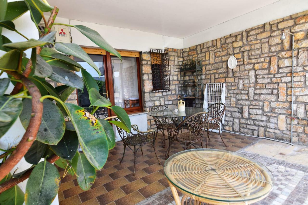 Un Ospite A Fontania Bed & Breakfast Gaeta Bagian luar foto