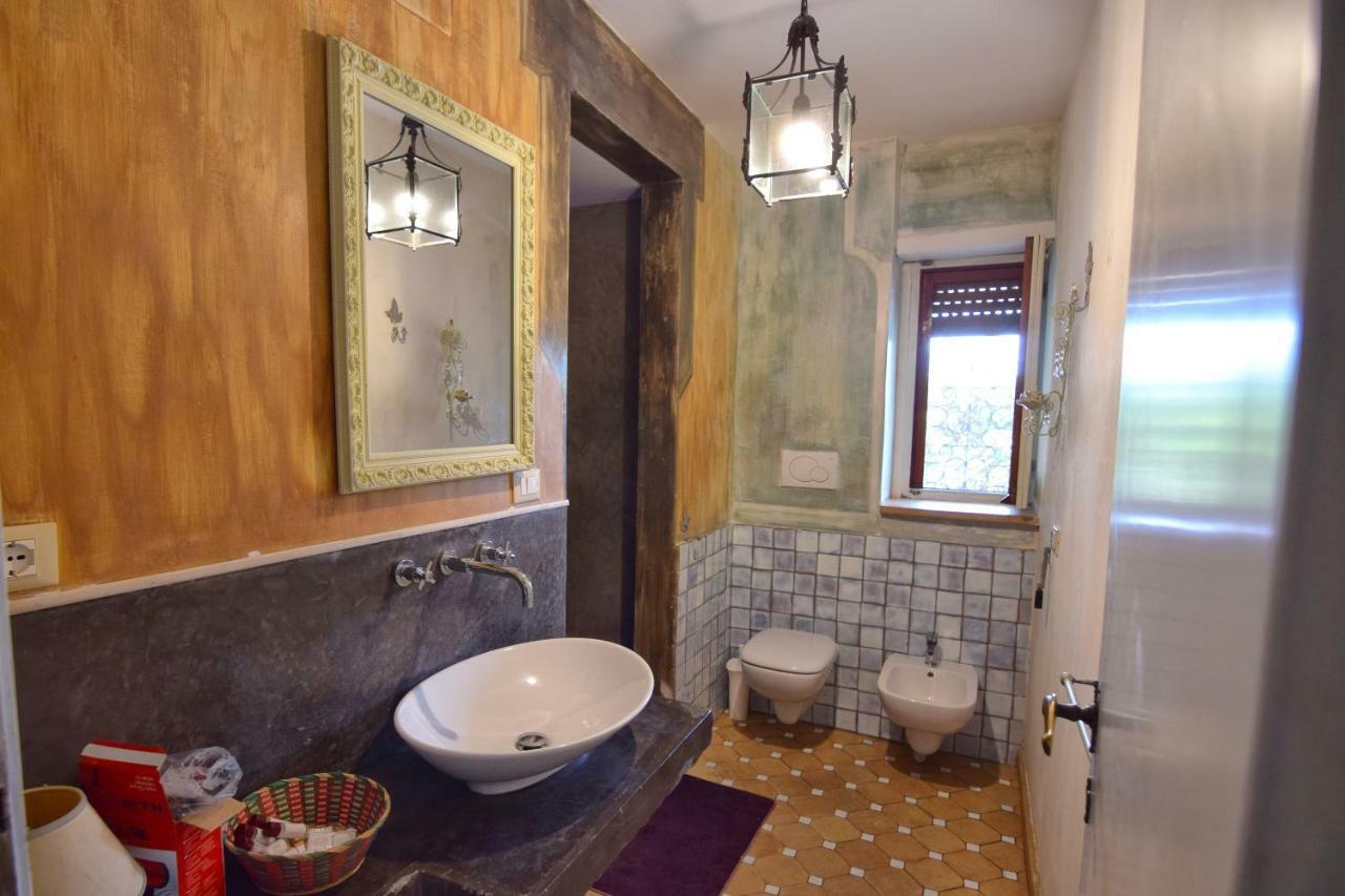 Un Ospite A Fontania Bed & Breakfast Gaeta Bagian luar foto