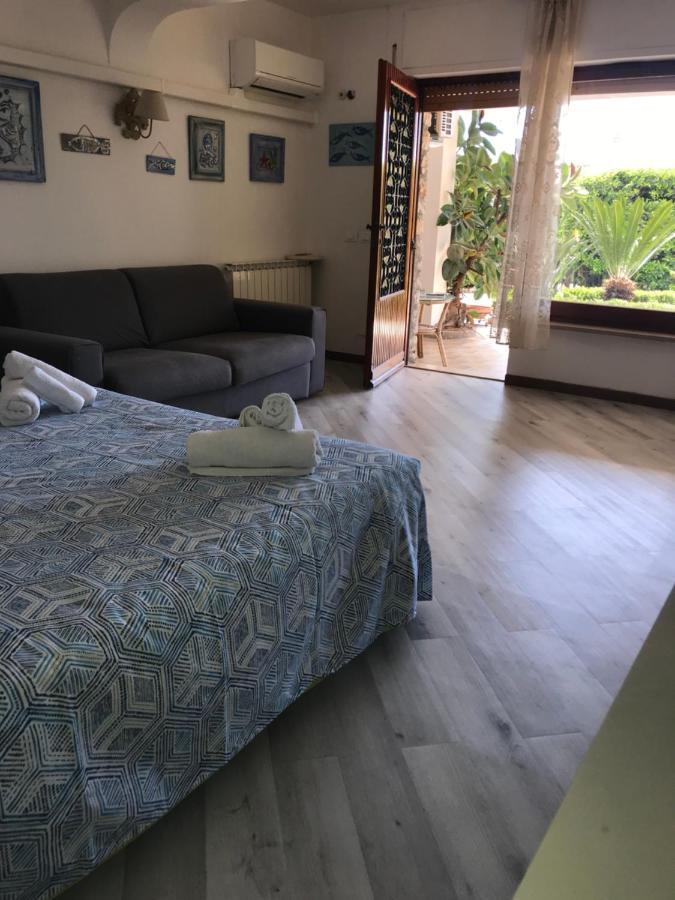 Un Ospite A Fontania Bed & Breakfast Gaeta Bagian luar foto